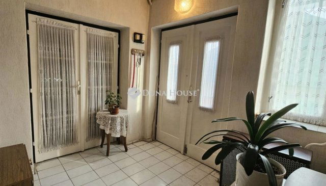 Eladó családi ház, Bogádon 64.99 M Ft, 4 szobás