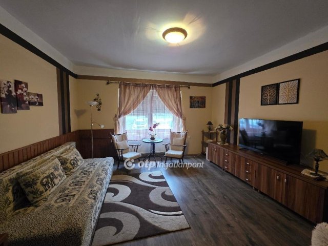 Eladó családi ház, Pápán 86.99 M Ft, 3+3 szobás