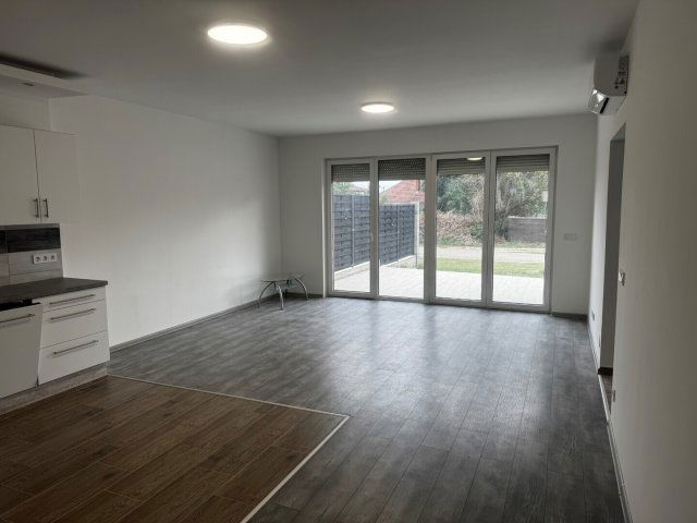 Eladó ikerház, Kecskeméten 99.5 M Ft, 3 szobás
