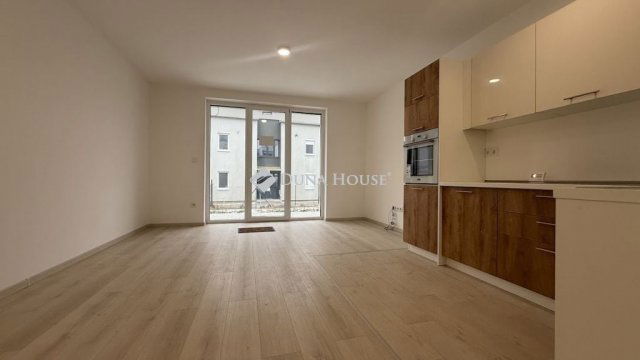 Eladó téglalakás, Szombathelyen 72.5 M Ft, 1+2 szobás