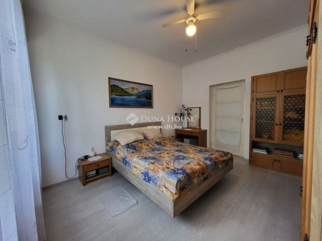 Eladó családi ház, Szigetszentmiklóson 87.9 M Ft, 5 szobás