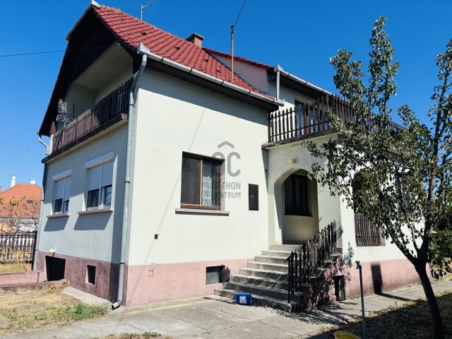 Eladó családi ház, Cegléden 69.9 M Ft, 5 szobás