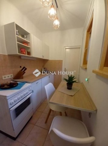 Eladó téglalakás, Pécsett 69 M Ft, 2 szobás