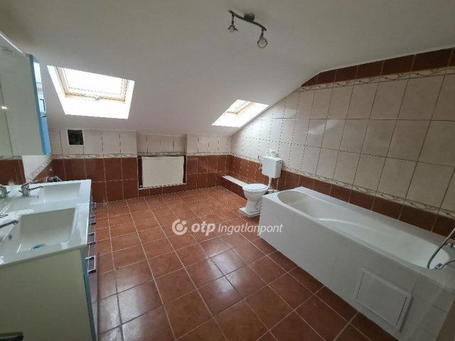 Eladó családi ház, Budapesten, XVIII. kerületben 260 M Ft