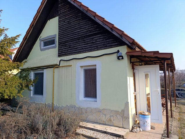 Eladó családi ház, Zsombón 30 M Ft, 2 szobás