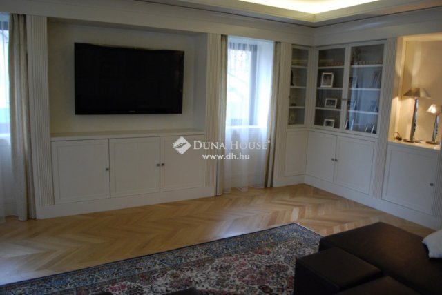 Eladó családi ház, Szentendrén 585.6 M Ft, 3 szobás