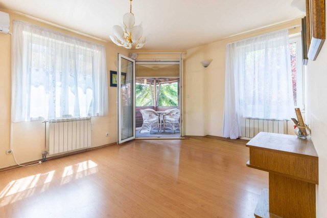 Eladó ikerház, Budapesten, XVI. kerületben, Fertály utcában