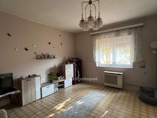Eladó családi ház, Székesfehérvárott 65 M Ft, 3 szobás
