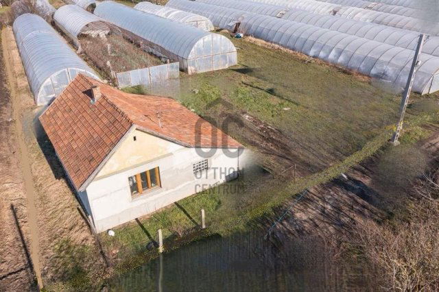 Eladó családi ház, Csányon 26.9 M Ft, 2 szobás