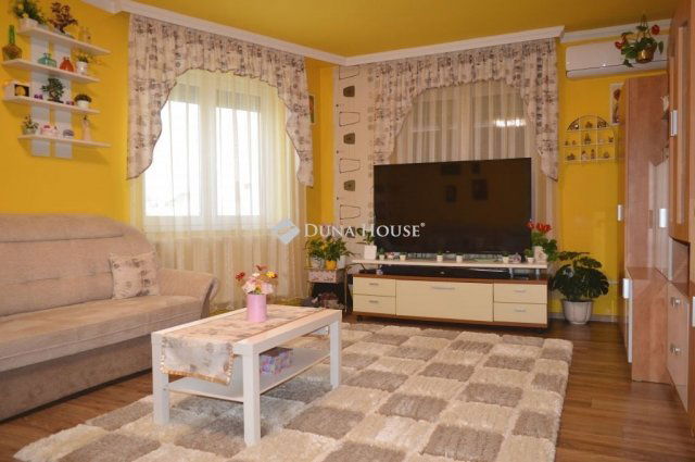 Eladó családi ház, Debrecenben 149 M Ft, 8 szobás