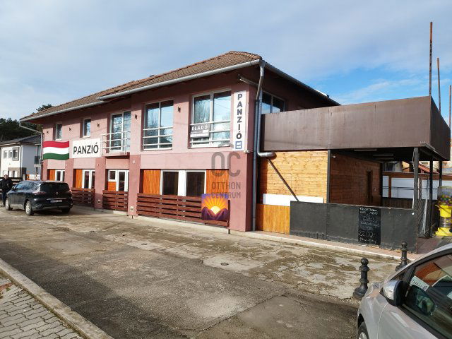 Eladó téglalakás, Siófokon 185 M Ft, 11 szobás