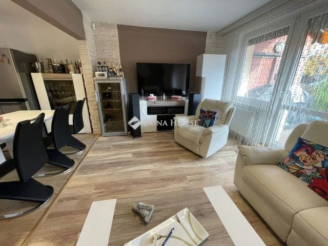 Eladó sorház, Budapesten, XV. kerületben 170 M Ft, 5 szobás