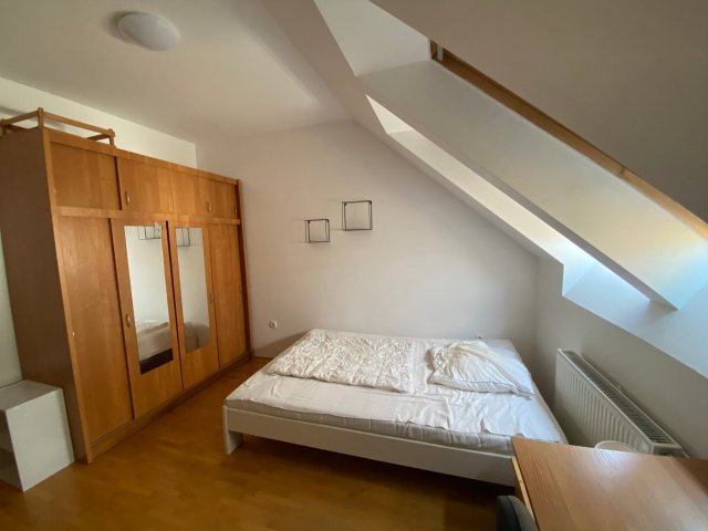 Kiadó téglalakás, albérlet, Pécsett, Mária utcában, 3 szobás