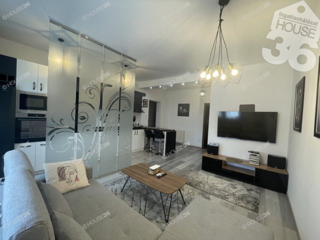 Eladó téglalakás, Kecskeméten 85 M Ft, 4 szobás