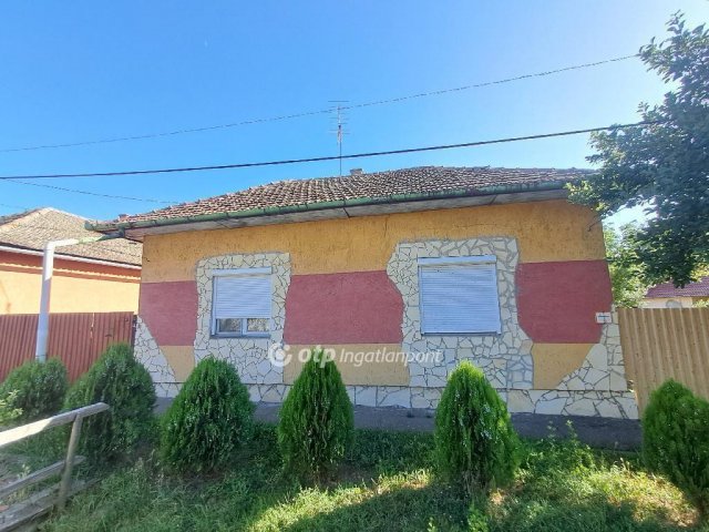 Eladó családi ház, Karcagon 23 M Ft, 2+1 szobás