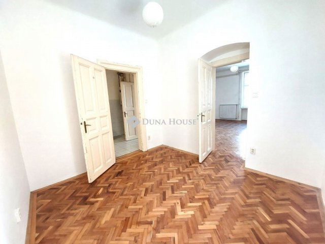 Eladó téglalakás, Budapesten, III. kerületben 58 M Ft