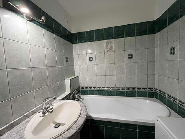 Eladó panellakás, Kecskeméten 43.9 M Ft, 3 szobás