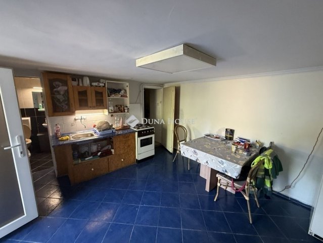 Eladó családi ház, Pécsett 44.9 M Ft, 4 szobás
