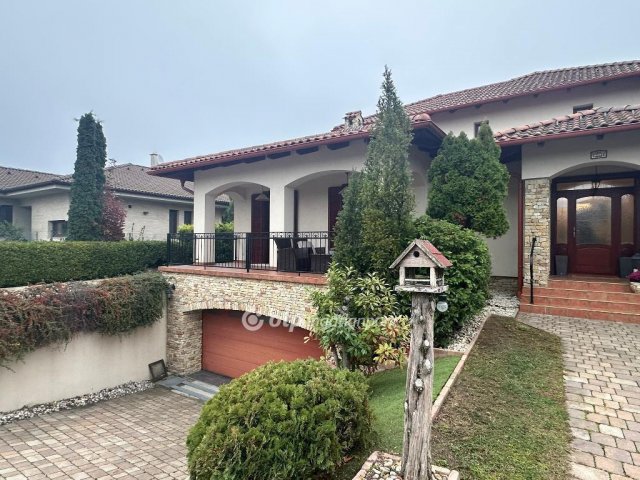 Eladó családi ház, Siófokon 375 M Ft, 6 szobás