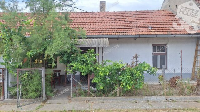 Eladó családi ház, Kiskunfélegyházán 16.9 M Ft, 1 szobás