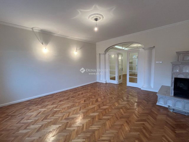 Eladó téglalakás, Szombathelyen 83.99 M Ft, 4 szobás