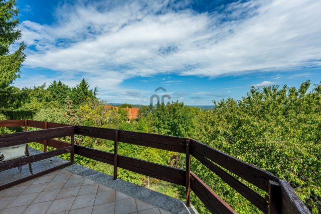 Eladó ikerház, Budapesten, III. kerületben, Remetehegyi úton