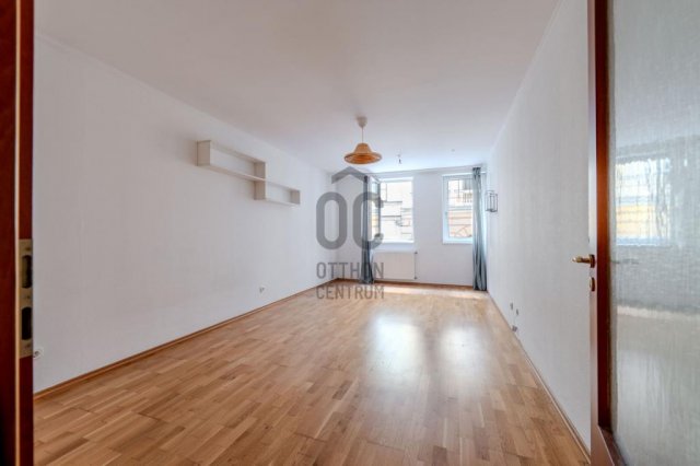 Eladó téglalakás, Budapesten, VI. kerületben 67.5 M Ft, 1 szobás