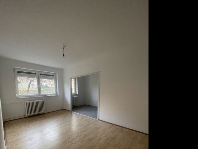 Eladó téglalakás, Komlón 24.5 M Ft, 1+1 szobás