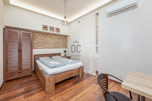 Eladó téglalakás, Budapesten, VI. kerületben 79.9 M Ft, 2 szobás