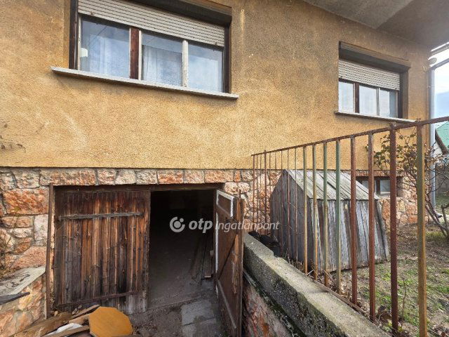 Eladó családi ház, Tatabányán 74.9 M Ft, 3 szobás