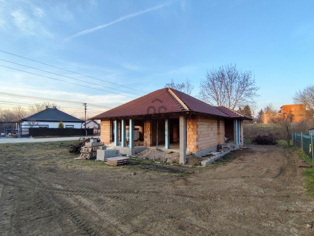 Eladó családi ház, Velencén 89.9 M Ft, 4 szobás