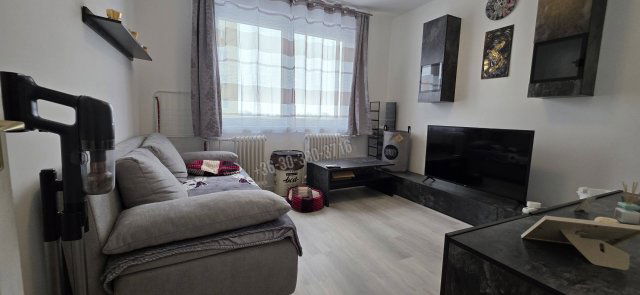 Eladó panellakás, Dunaújvárosban 41.9 M Ft, 2 szobás