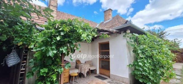 Eladó családi ház, Kiskőrösön 23.5 M Ft, 1 szobás
