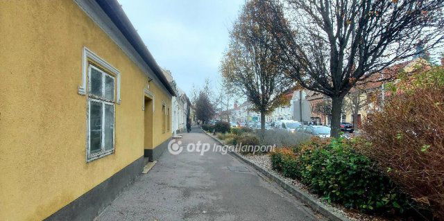 Eladó ikerház, Mosonmagyaróváron 15 M Ft, 2 szobás