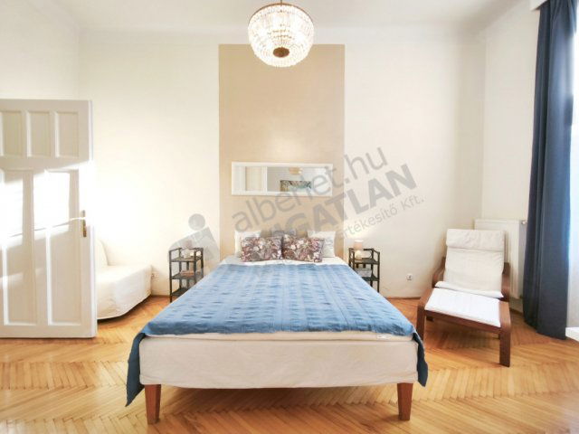 Kiadó téglalakás, albérlet, VI. kerületben, Vörösmarty utcában