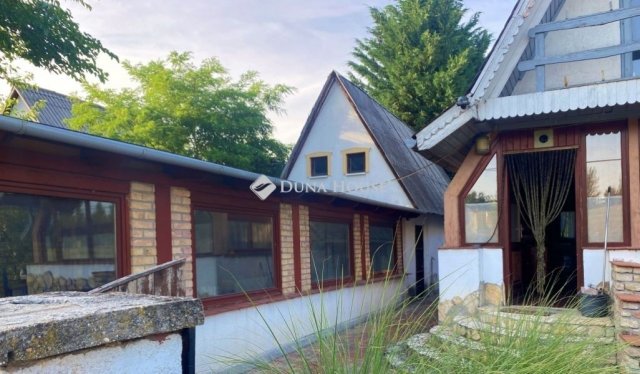 Eladó nyaraló, Tasson 41 M Ft, 4 szobás / költözzbe.hu