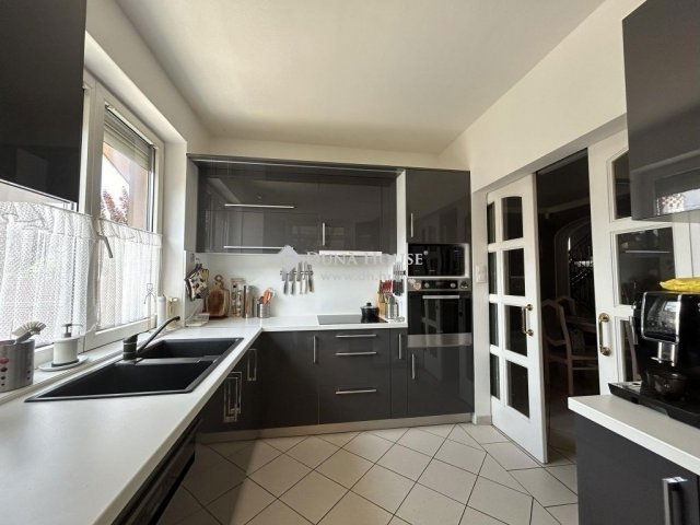 Eladó családi ház, Vecsésen 172 M Ft, 6 szobás