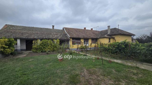 Eladó családi ház, Tetétlenen 15 M Ft, 3 szobás