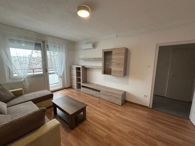 Kiadó panellakás, albérlet, Tiszaújvárosban, Hajdú téren