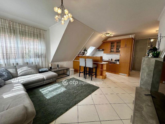 Eladó téglalakás, Debrecenben 77 M Ft, 1+1 szobás