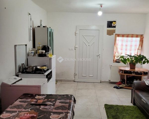 Eladó családi ház, Esztergomban 54.9 M Ft, 3 szobás