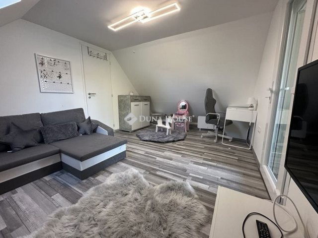 Eladó családi ház, Szigetbecsén 99 M Ft, 3 szobás