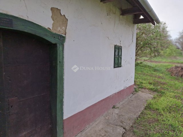 Eladó családi ház, Bicskén 24.5 M Ft, 1 szobás