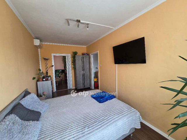 Kiadó panellakás, albérlet, Szentesen 130 E Ft / hó, 2+1 szobás