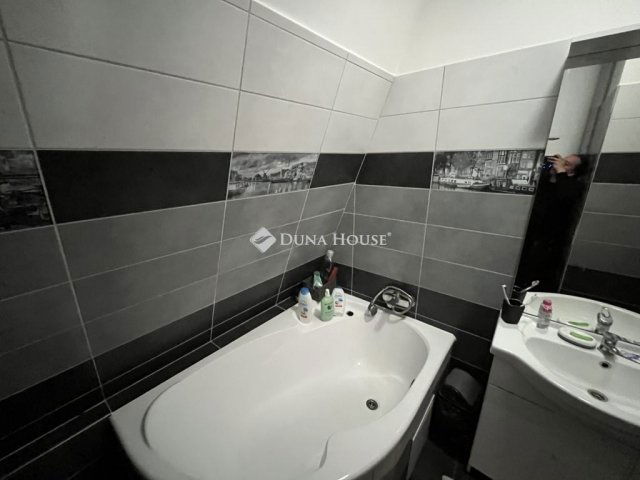 Eladó családi ház, Perkátán 68 M Ft, 5+1 szobás