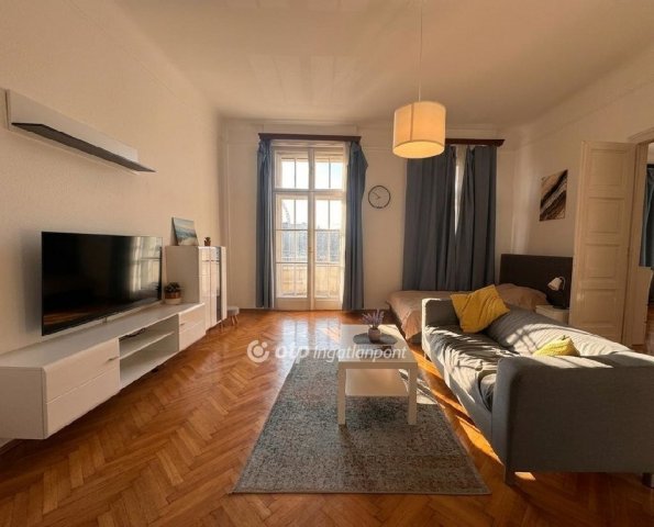 Eladó téglalakás, Budapesten, VI. kerületben 185 M Ft, 2 szobás