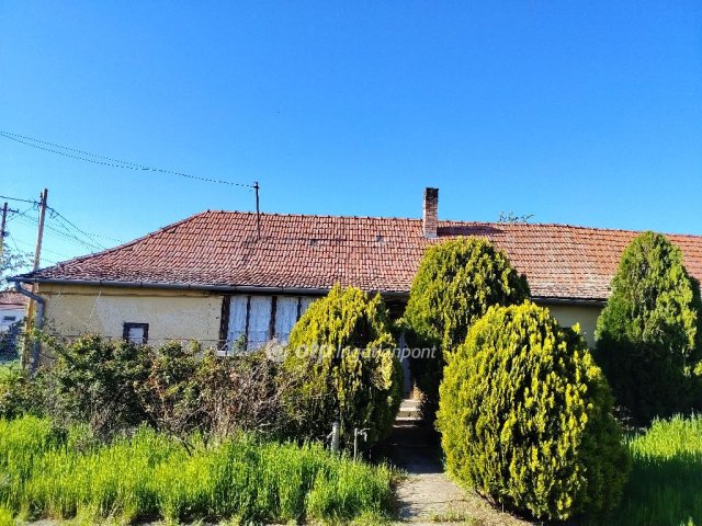 Eladó családi ház, Alattyánban 13.5 M Ft, 2 szobás