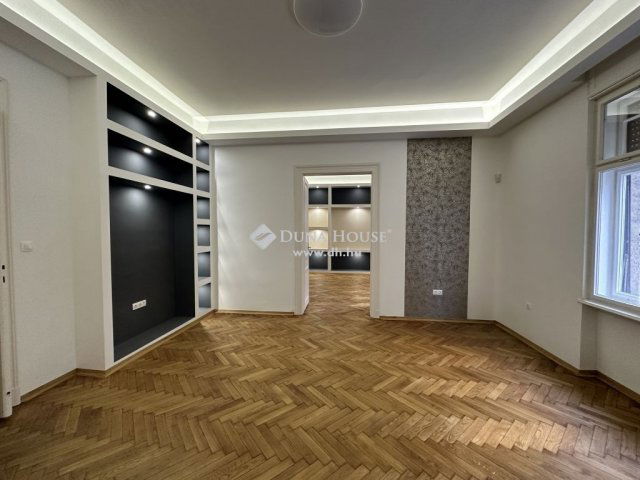 Kiadó téglalakás, albérlet, Pécsett 300 E Ft / hó, 3 szobás