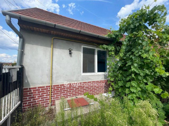 Eladó családi ház, Dunaújvárosban 19.9 M Ft, 3 szobás