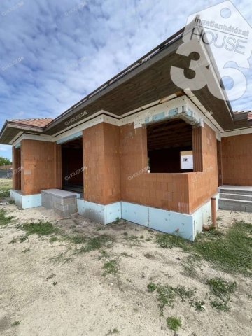 Eladó ikerház, Kecskeméten 125 M Ft, 5 szobás